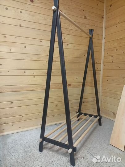 Вешалка для одежды напольная