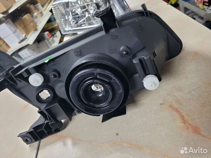 Фара nissan sunny