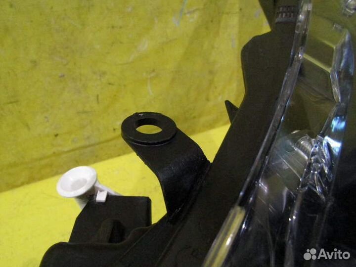 Фара левая Toyota Corolla 180 15-19г 8887