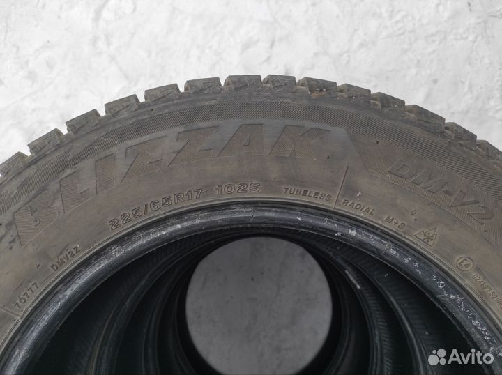 Bridgestone Blizzak DM-V2 225/65 R17 102S