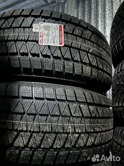 Bridgestone Blizzak DM-V3 285/45 R22
