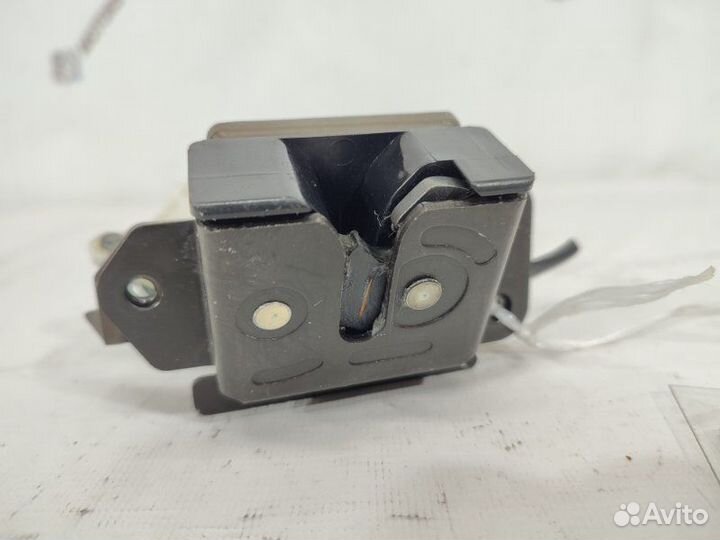 Замок багажника Mazda Demio DY5W zyve 2004