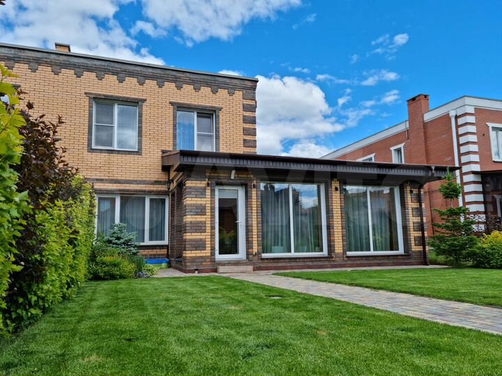 Дом 210 м² на участке 5 сот.