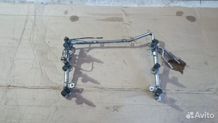 Топливная рейка с форсунками в сборе Audi A8 D3