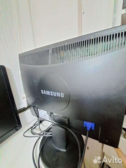 Монитор Samsung 943N