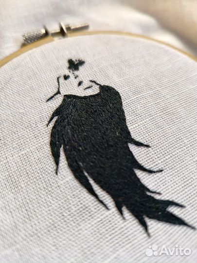 Банты с вышивкой ручной работы с вашим логотипом