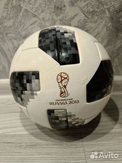 Футбольный мяч adidas