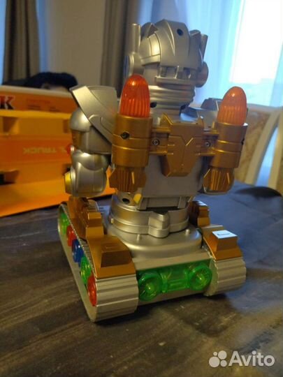 Игрушка робот