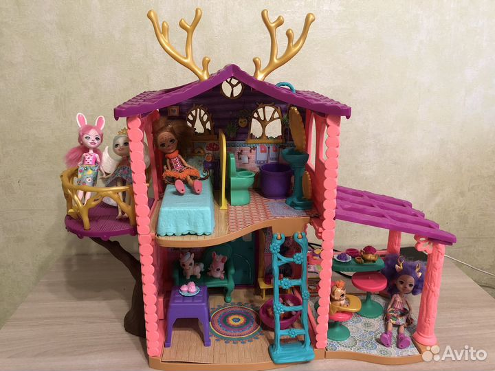 Кукольный дом с 4 куклами и 4 игрушками и мебелью