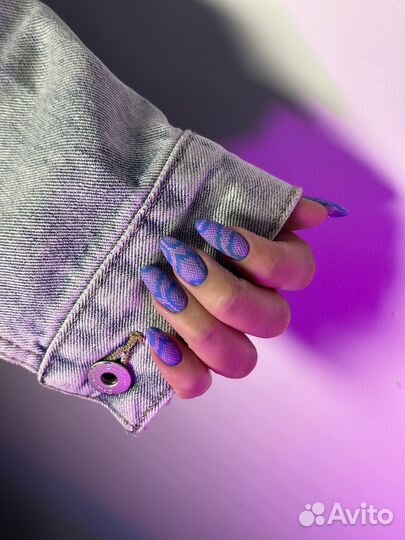 Модель на маникюр