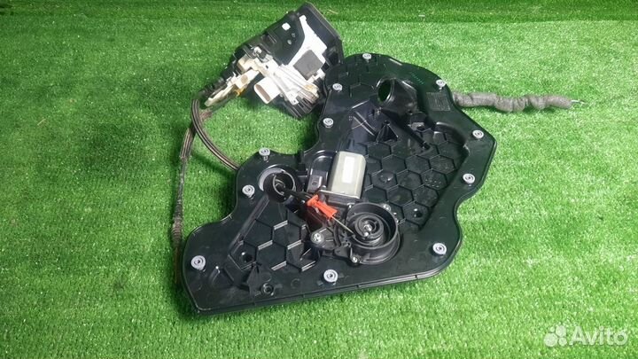 Замок боковой двери задний левый Audi A8 4H8 D4