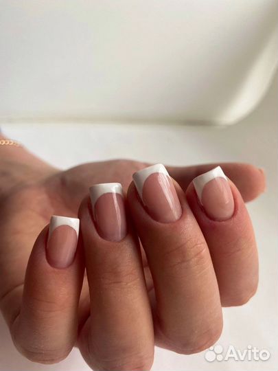 Маникюр, педикюр, наращивание ногтей