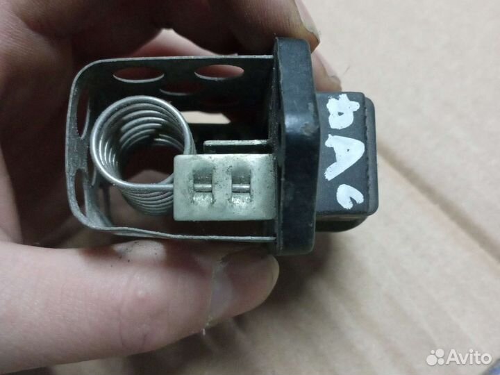 Резистор вентилятора охлаждения Renault Logan 1