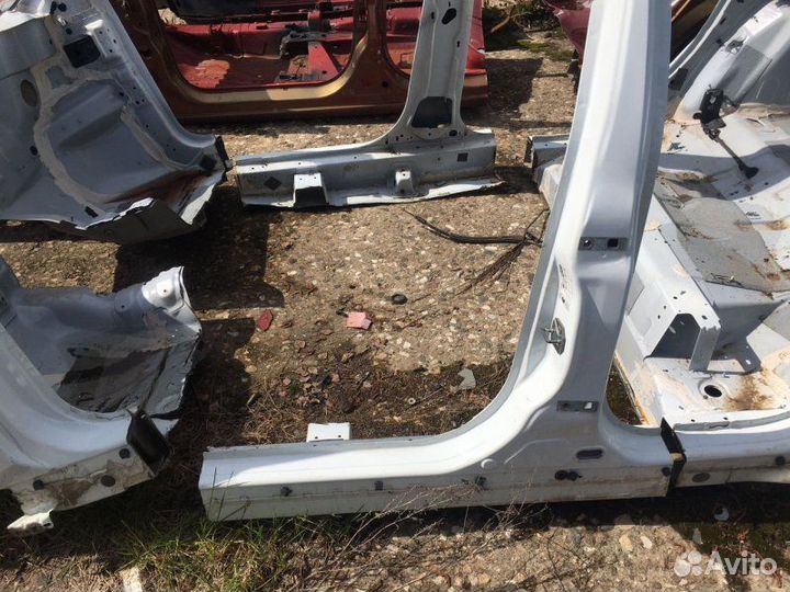 Порог со стойкой левый Ford Focus 3 2011-2017