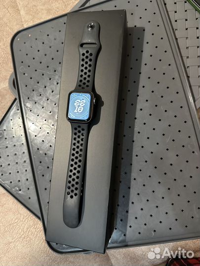 Умные часы Apple Watch Nike Series 6