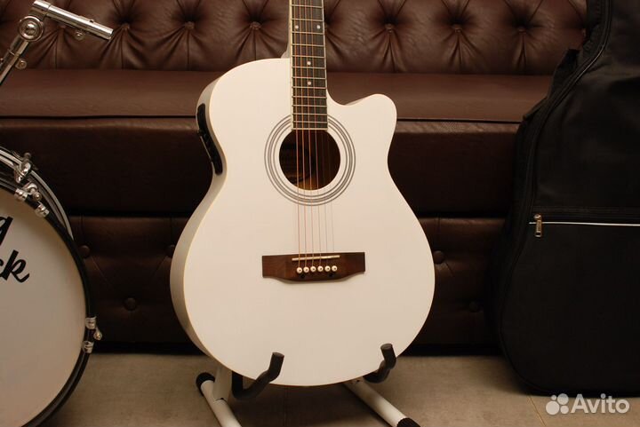 Электроакустическая гитара (комплект)