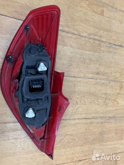 Фонарь задний правый Opel Corsa D хетчбэк 3-Х дв
