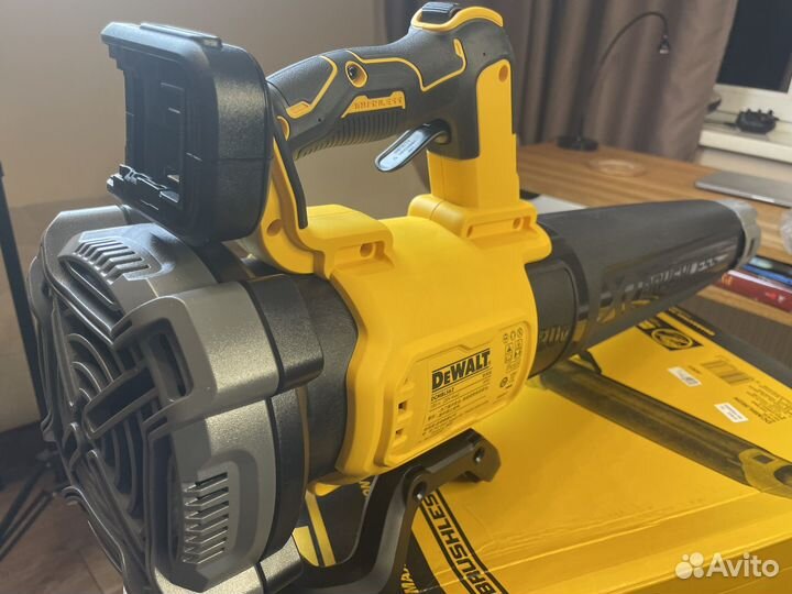 Аккумуляторная воздуходувка Dewalt dcmbls562