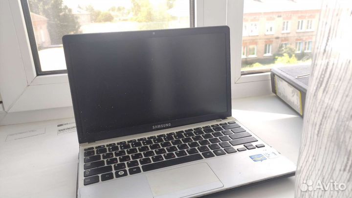 Продам ноутбук Samsung с i3