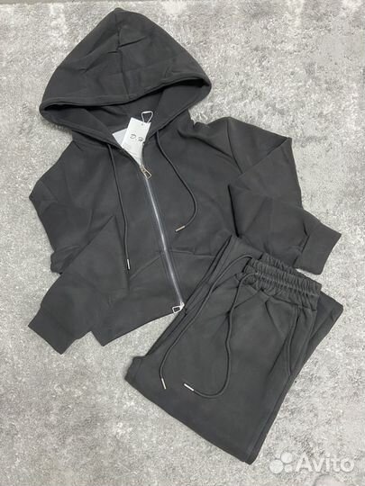 Женский спортивный костюм