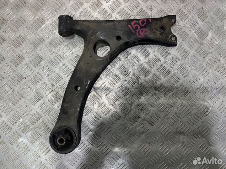 Рычаг передний правый Toyota Corolla ZZE121