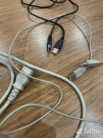 Кабели различных размеров, разъемов