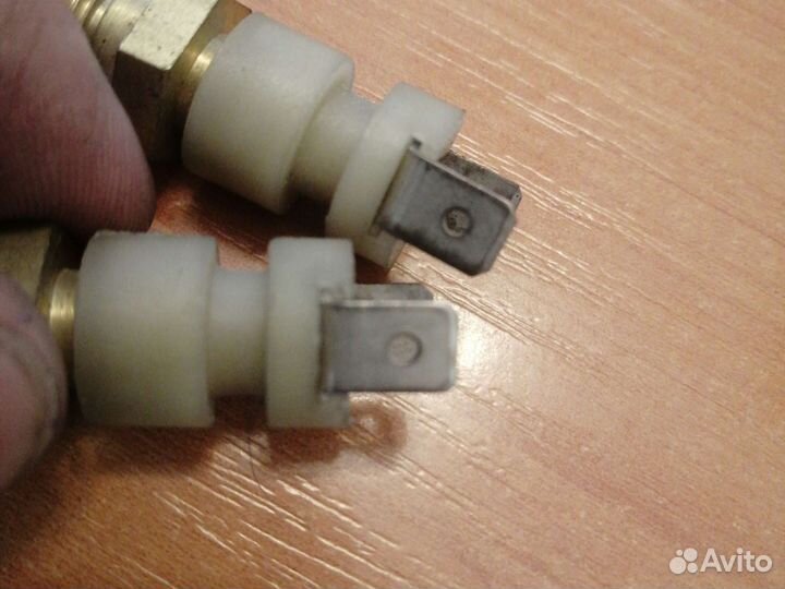 Датчик выключения сигнала тормоза (мышонок) вк 424