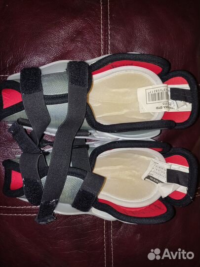 Щитки хоккейные детские 8