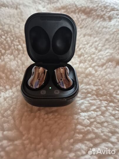 Беспроводные наушники Samsung galaxy buds live
