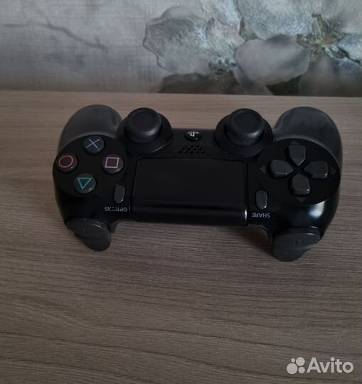 Sony PS4 Pro 1 Tb + 2 геймпада +10 игр