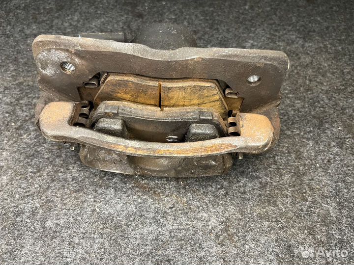 Суппорт тормозной передний левый honda freed