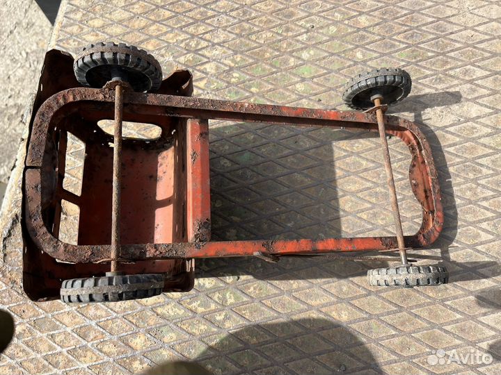 Игрушка машинка железная СССР