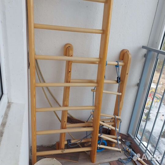 Деревянная шведская стенка