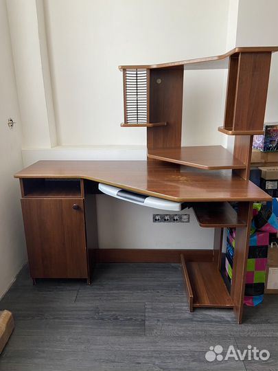 Компьютерный стол