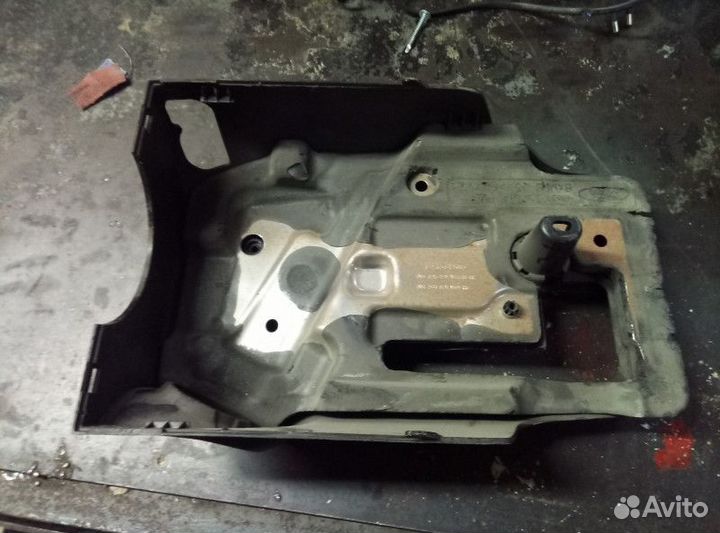 Кожух рулевой колонки нижний Ford Focus 2 2005-200