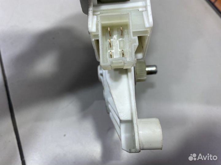 Моторчик переднего правого стеклоподъемника