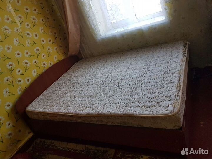 Кровать