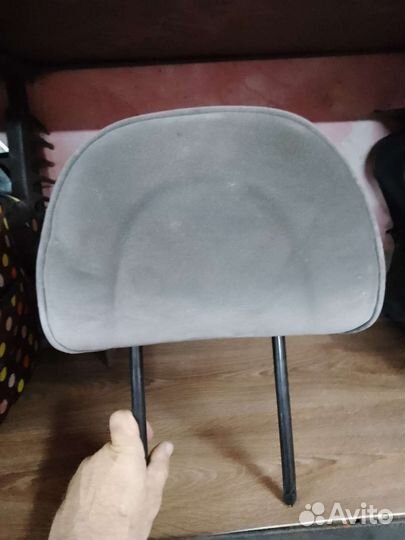 Передний левый подголовник