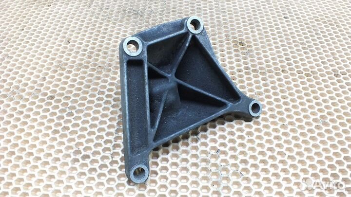 Кронштейн двигателя BMW левый M67