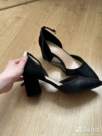Туфли на каблуке с ремешком