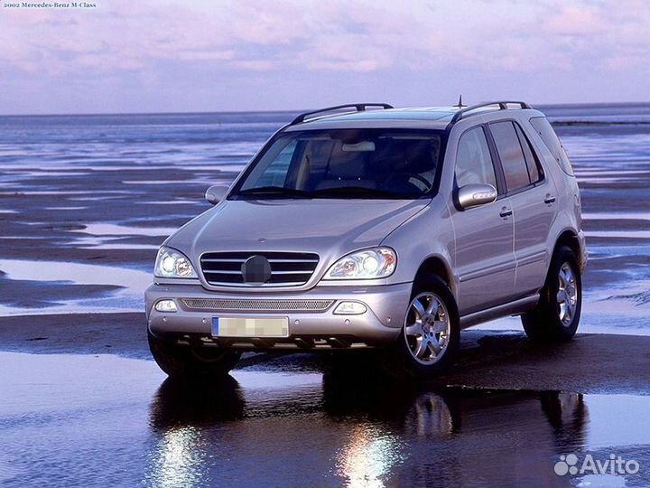 Стекло левой фары Mercedes M W163 1997-2005