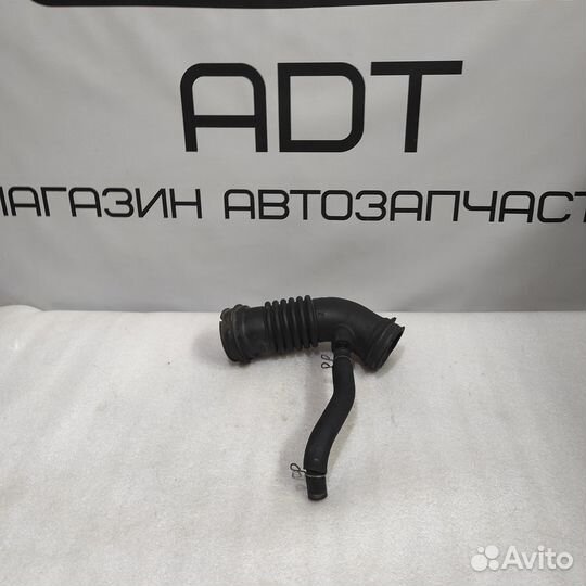 Патрубок дросселя Toyota Corolla Auris E150