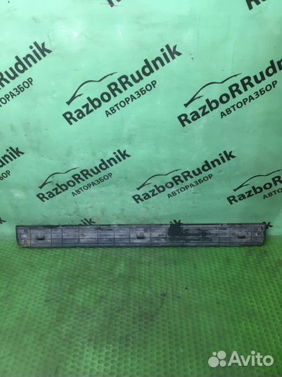 Накладка порога (внутренняя) Nissan Primera (P11)