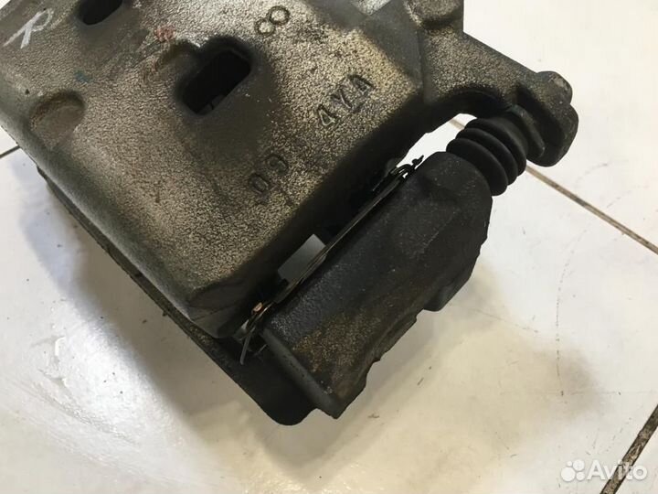 Суппорт передний правый Infiniti Q50 V37