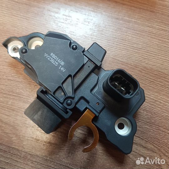 Реле-регулятор Opel Astra H, Zafira B, Corsa D