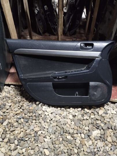 Обшивка двери передней левой Mitsubishi lancer