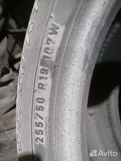 Pirelli Carrier 255/50 R19 20C