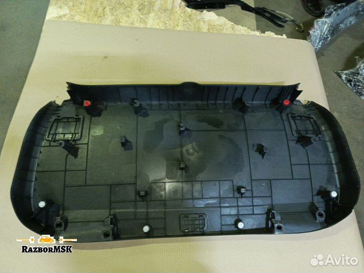 Обшивка крышки багажного отделения Тойота Раф4