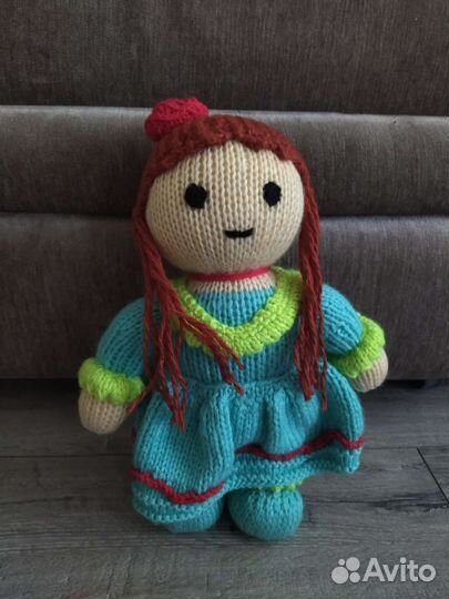 Вязаная кукла ручной работы