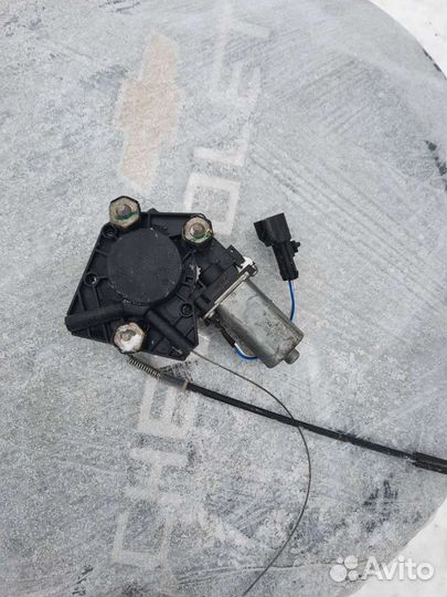 Мотор стеклоподьемника передний левый шевроле нива